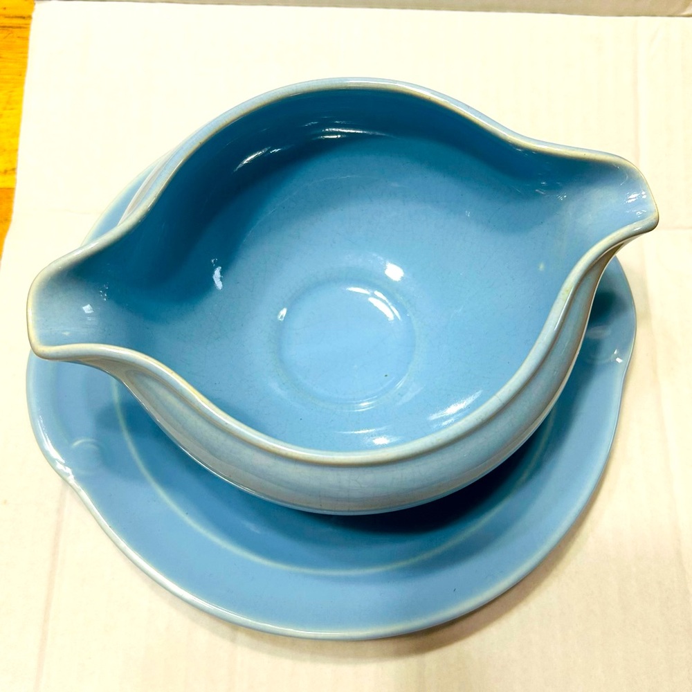 Lu-Ray pastels gravy boat with attached saucer.  Beautiful blue color. - Picture 2 of 6